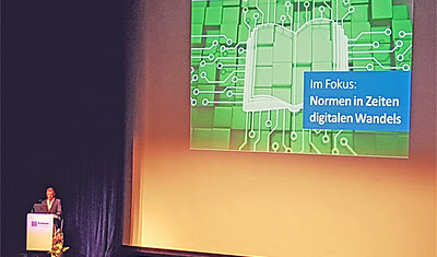 Ralf Roberts eröffnet die tekom-Frühjahrstagung und leitet das Fokusthema ein